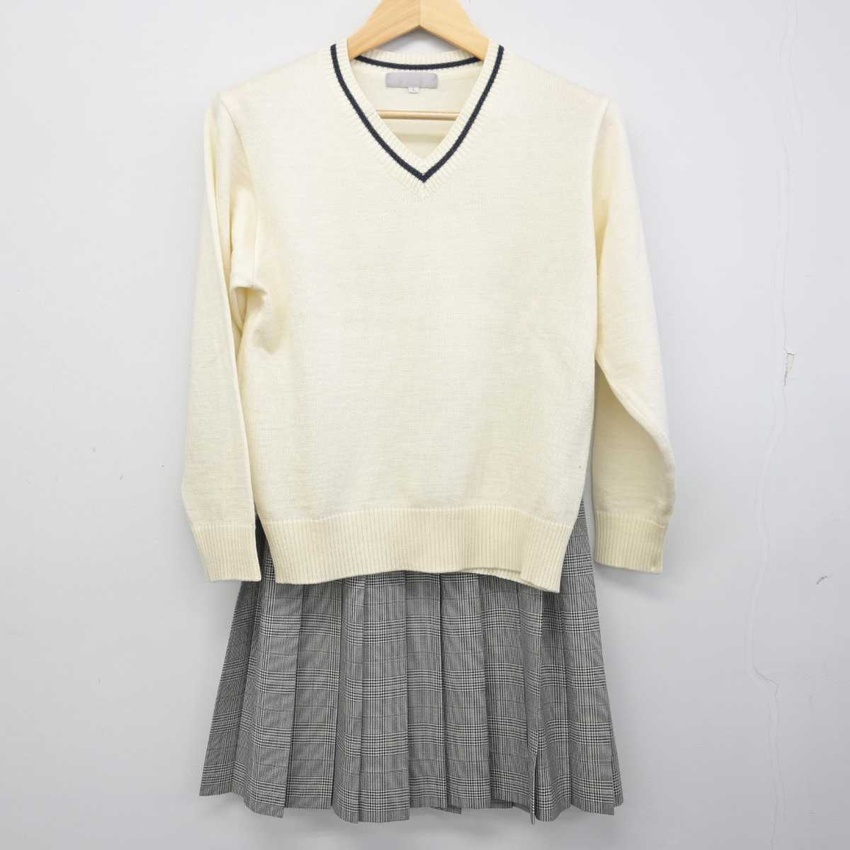 【中古】埼玉県 淑徳与野高等学校 女子制服 3点 (ブレザー・ニット・スカート) sf056995