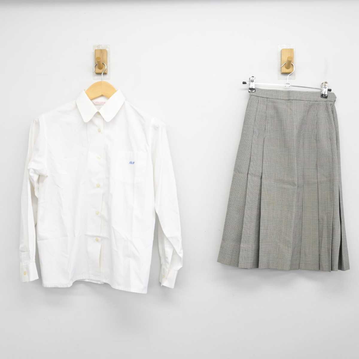 【中古】岩手県 盛岡大学附属高等学校 女子制服 4点 (ブレザー・ニット・シャツ・スカート) sf057227