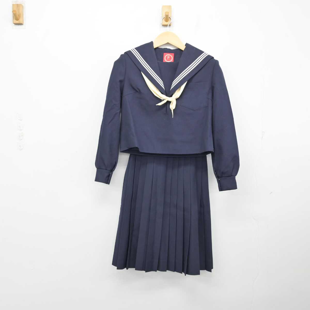 【中古】愛知県 小牧中学校 女子制服 3点 (セーラー服・スカート) sf057434