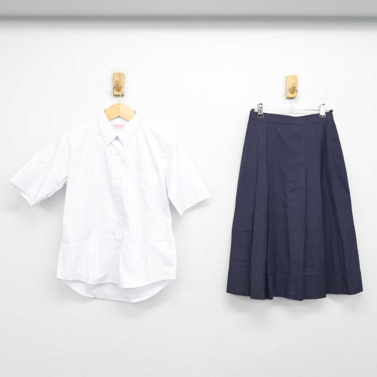 【中古】埼玉県 新栄中学校 女子制服 2点 (シャツ・スカート) sf057713