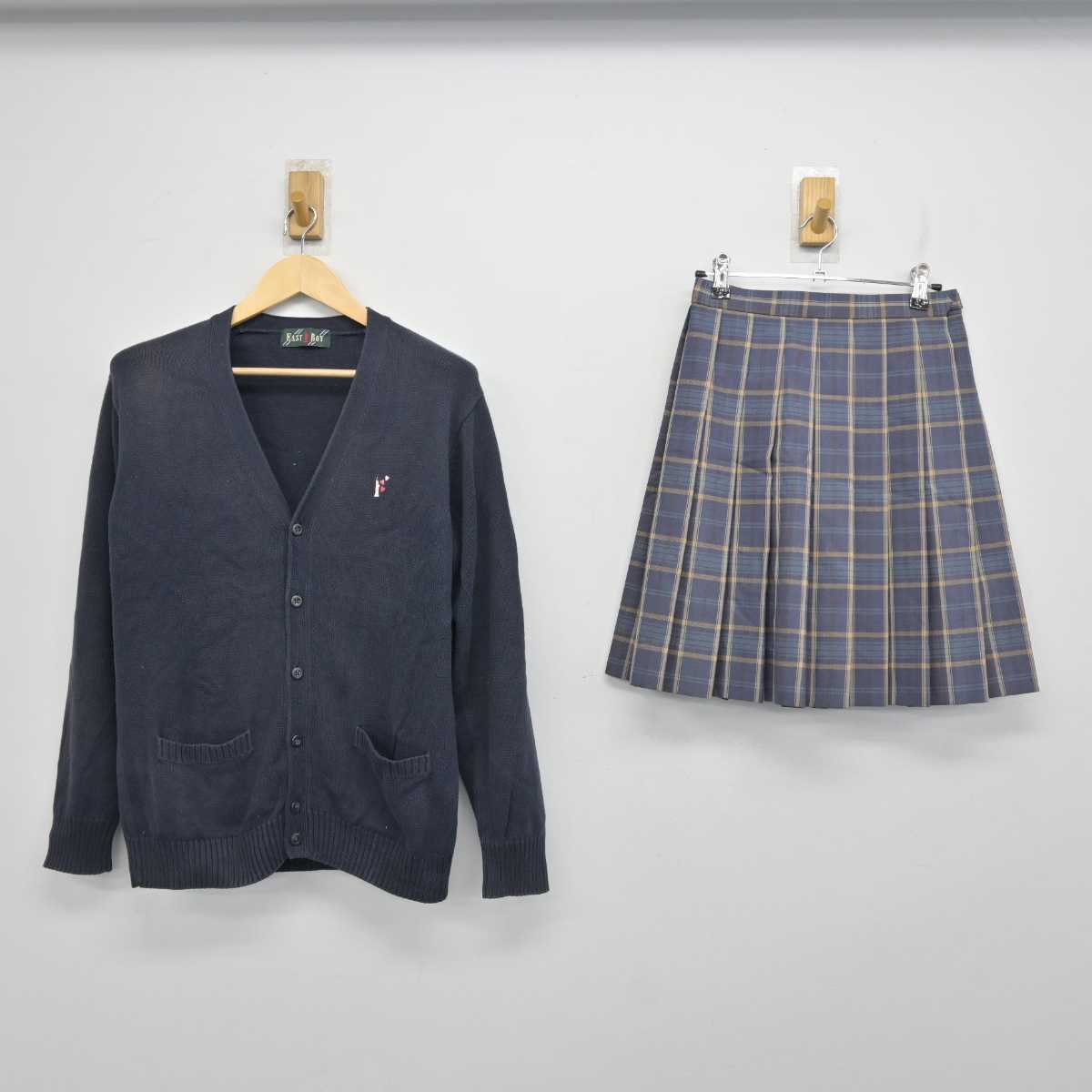 【中古】東京都 武蔵野北高等学校 女子制服 4点 (ニット・スカート) sf058092