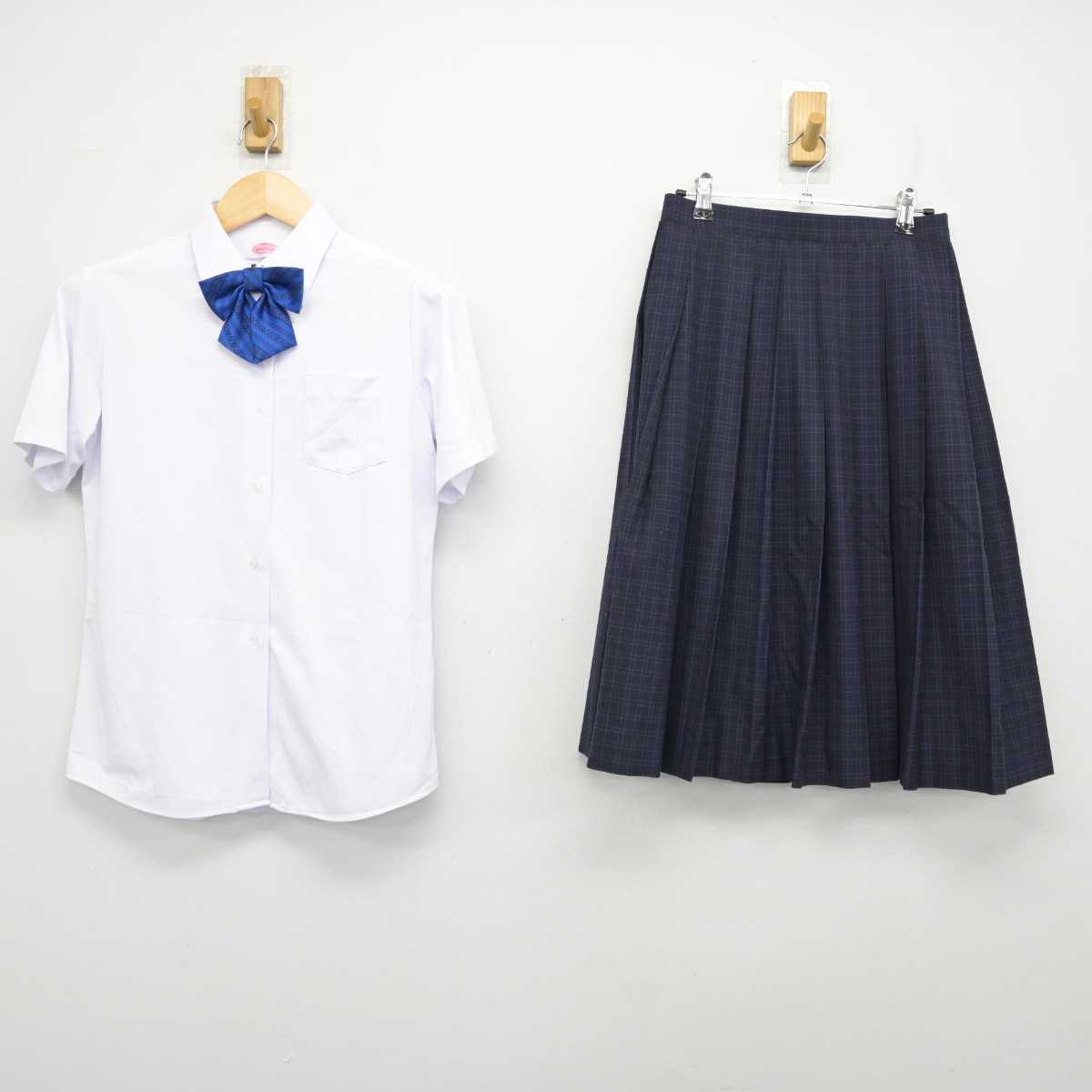 【中古】福岡県 福岡市内中学標準服 女子制服 3点 (シャツ・スカート) sf058141