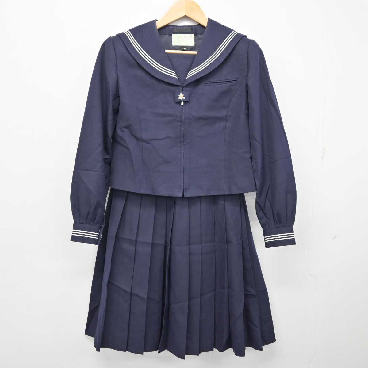 【中古】秋田県 本荘北中学校 女子制服 2点 (セーラー服・スカート) sf058774