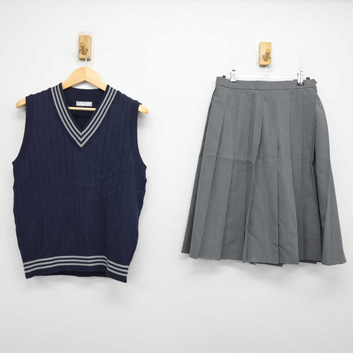 【中古】大阪府 旭東中学校  女子制服 2点 (ニットベスト・スカート) sf058802