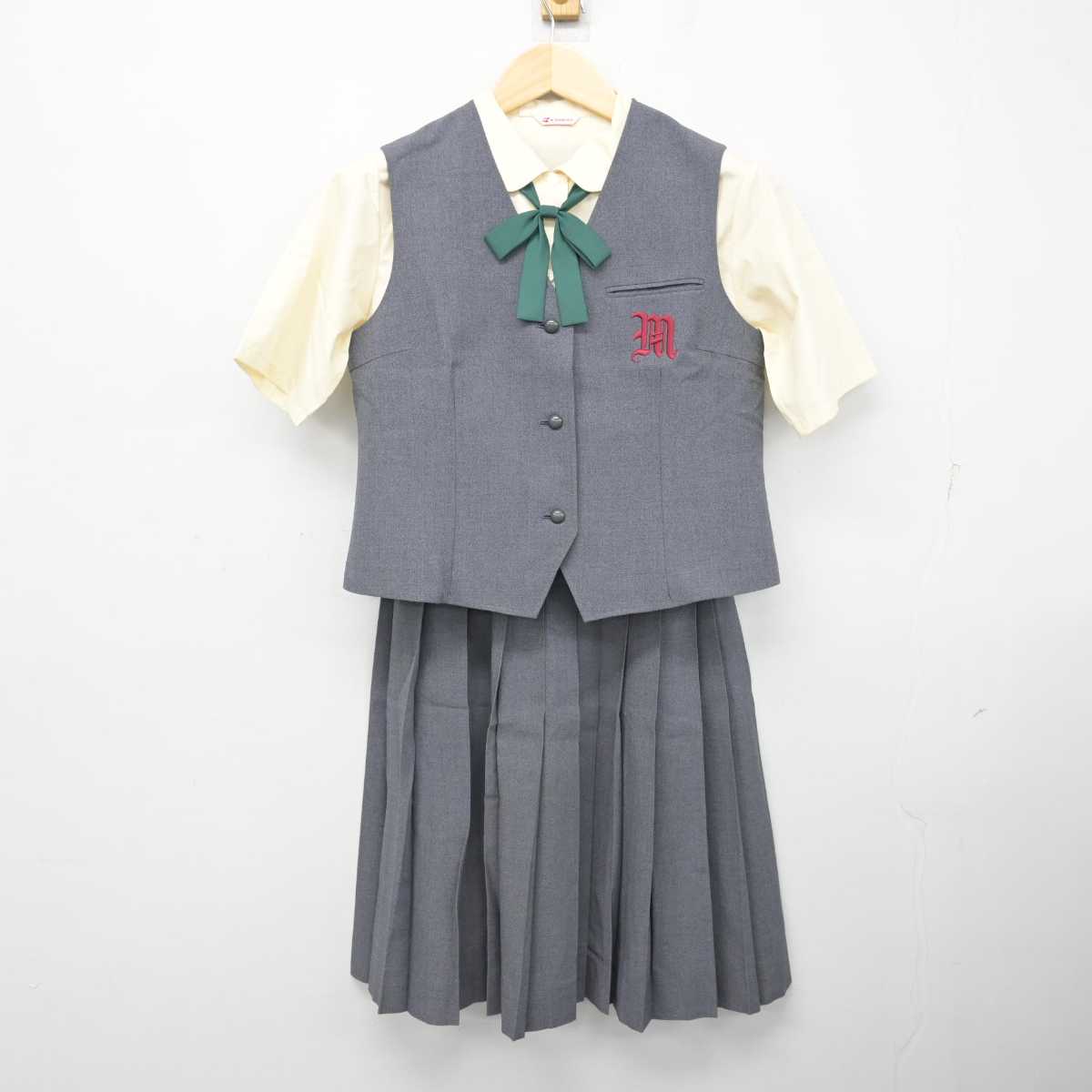 【中古】新潟県 宮内中学校 女子制服 4点 (ベスト・シャツ・スカート) sf058891