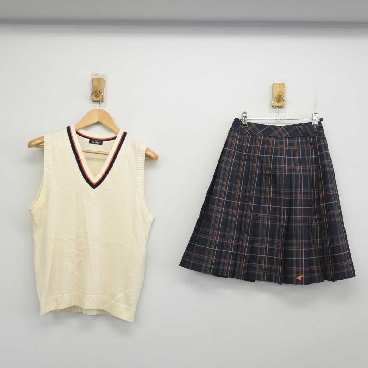 【中古】北海道 北海道科学大学高等学校 女子制服 2点 (ニットベスト・スカート) sf059006