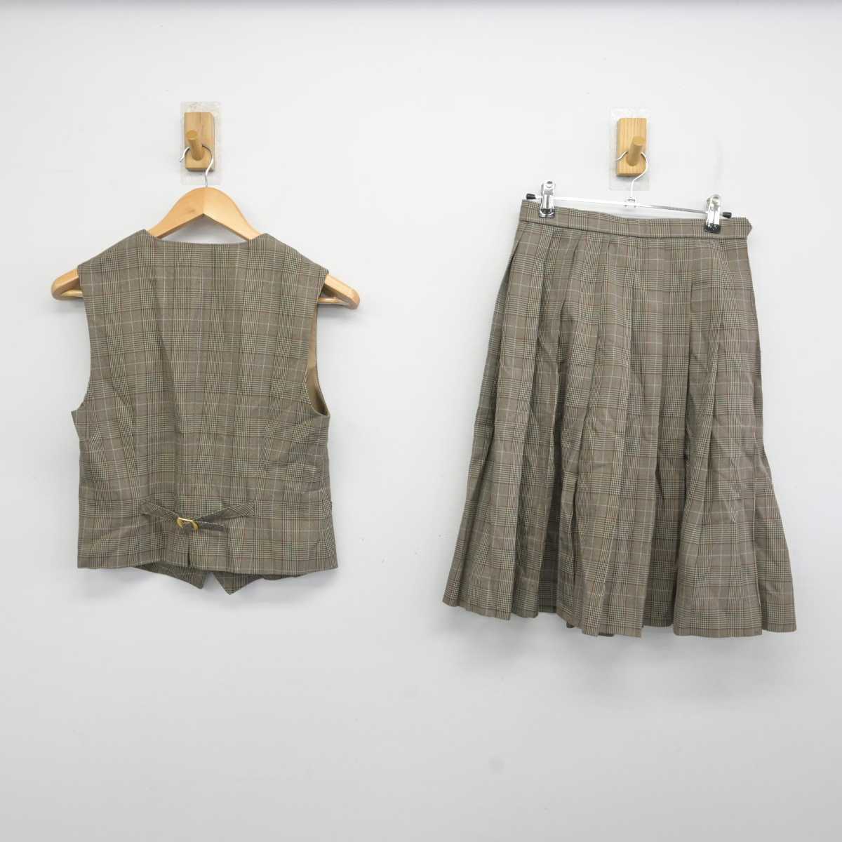 【中古】愛知県 半田商業高等学校 女子制服 4点 (ブレザー・ベスト・シャツ・スカート) sf059086