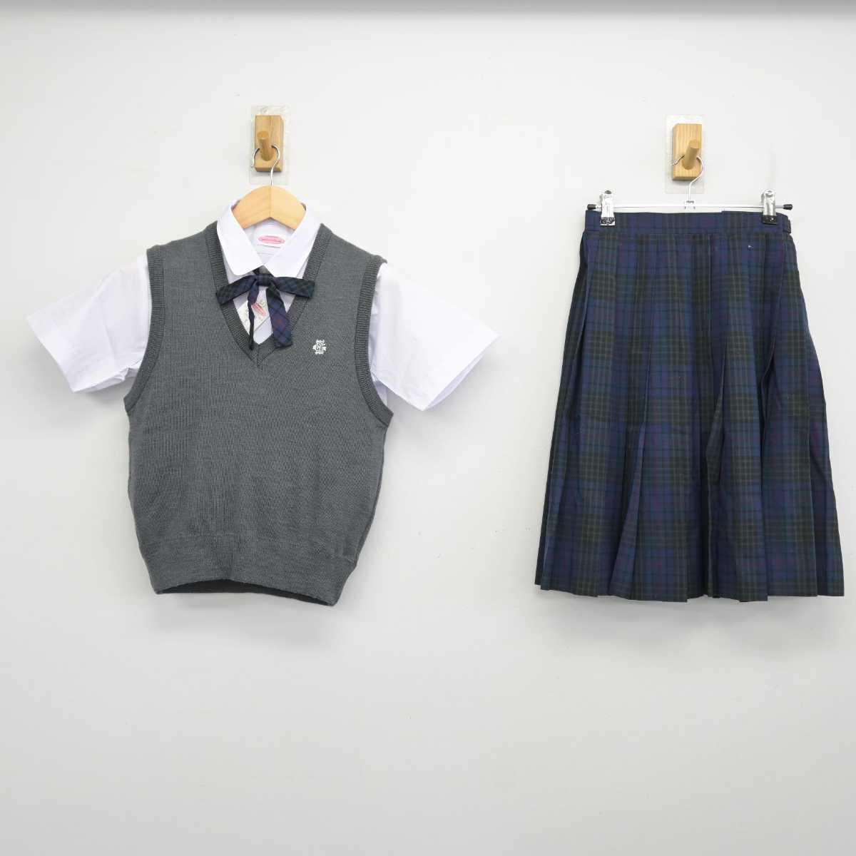 【中古】東京都 江戸川女子中学校 女子制服 4点 (ニットベスト・シャツ・スカート) sf059261