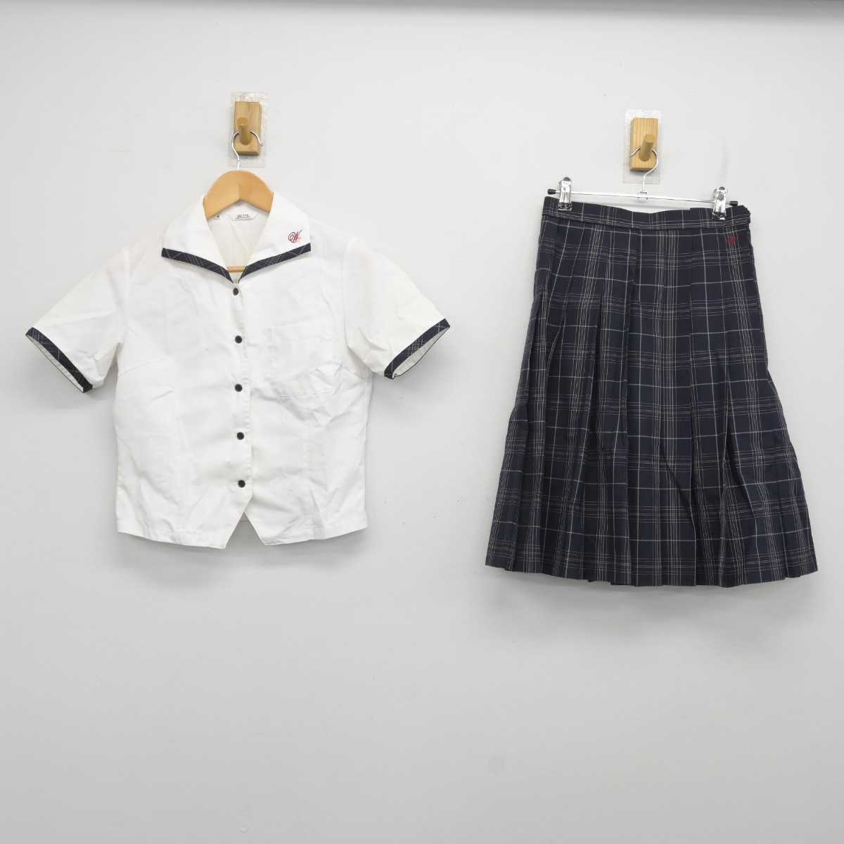 【中古】福岡県 福岡県立若松高等学校/旧制服 女子制服 2点 (シャツ・スカート) sf059414