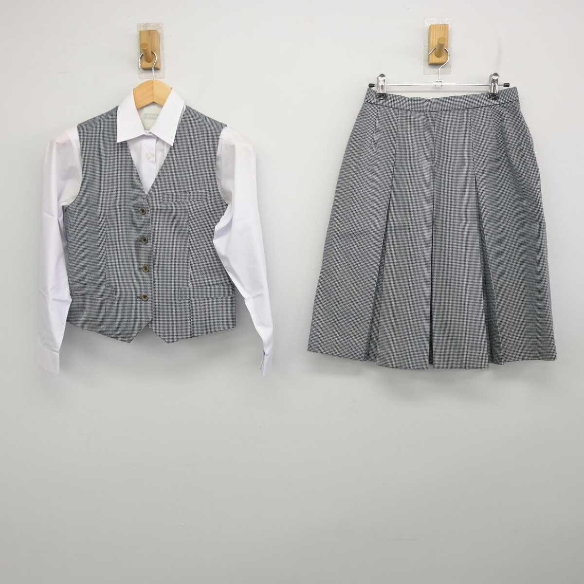 【中古】千葉県 千葉西高等学校 女子制服 3点 (ベスト・シャツ・スカート) sf059495