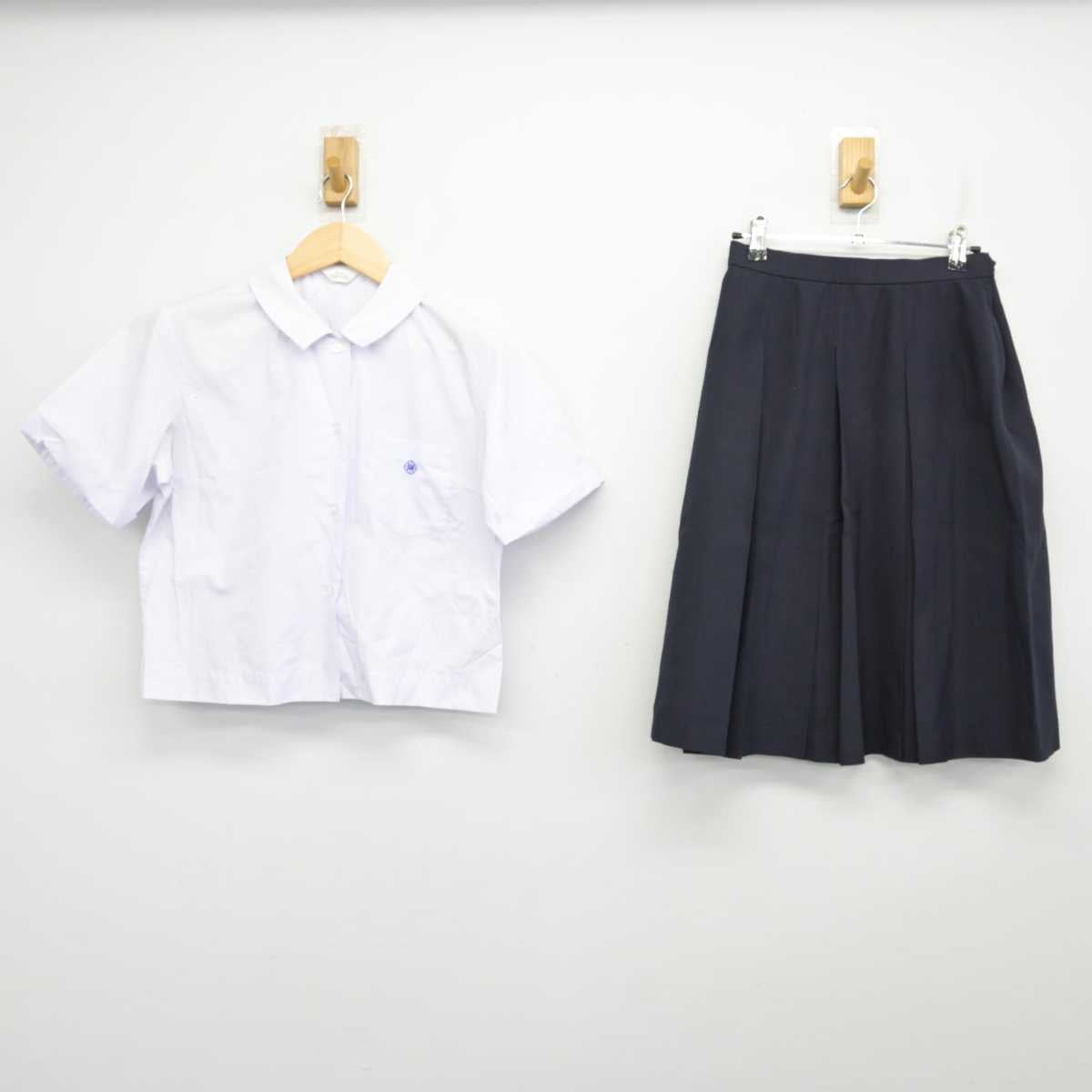 【中古】高知県 愛宕中学校 女子制服 2点 (シャツ・スカート) sf059798