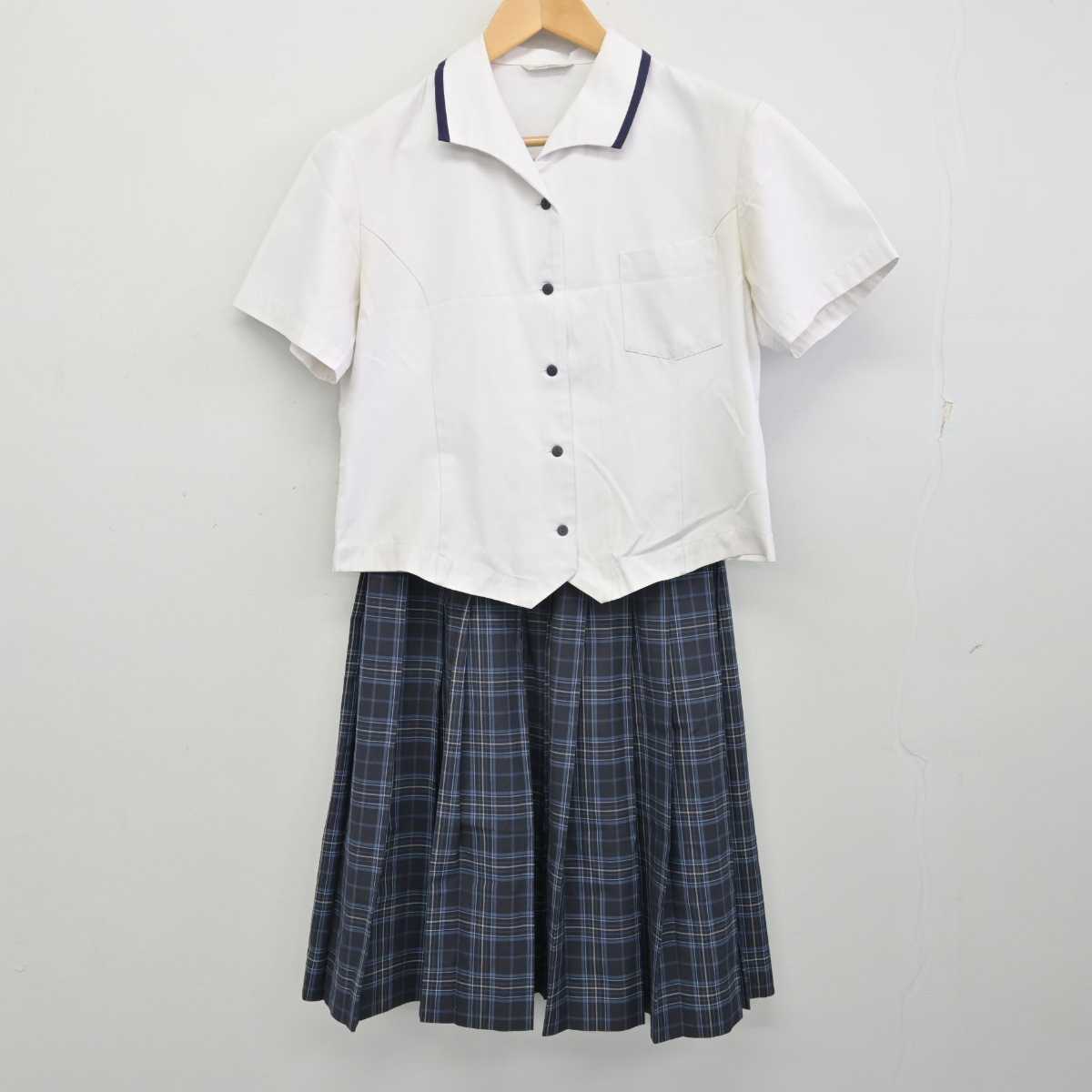 【中古】愛媛県 三津浜中学校 女子制服 2点 (シャツ・スカート) sf059878