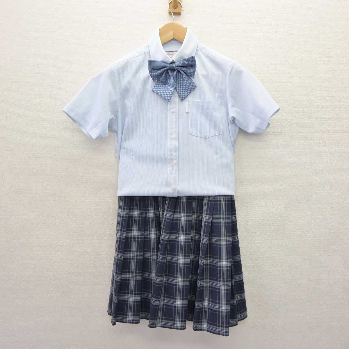 【中古】埼玉県 花咲徳栄高等学校 女子制服 3点 (シャツ・スカート) sf060166