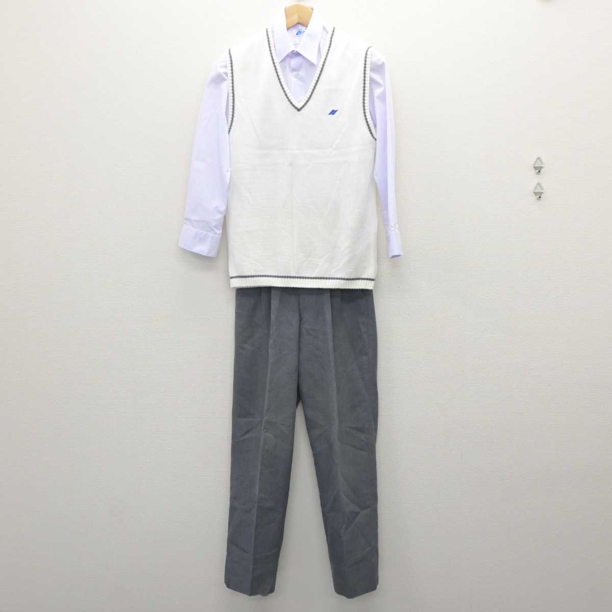 【中古】富山県 新川高等学校 男子制服 4点 (ブレザー・ニットベスト・シャツ・ズボン) sf060620