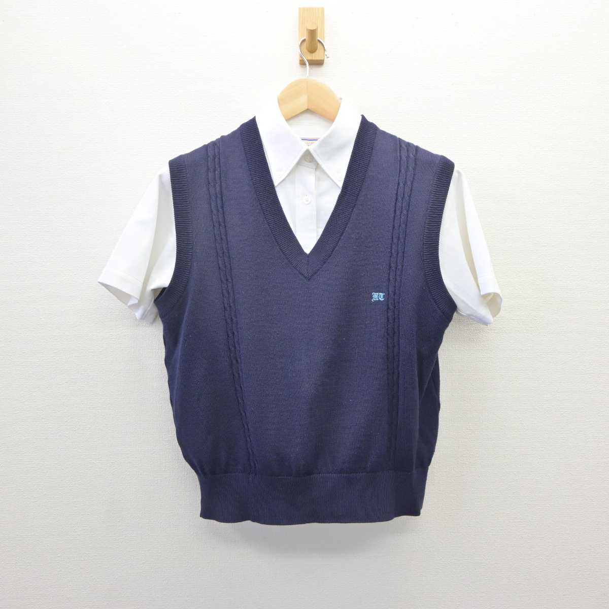 【中古】埼玉県 花咲徳栄高等学校 女子制服 2点 (ニットベスト・シャツ) sf060653