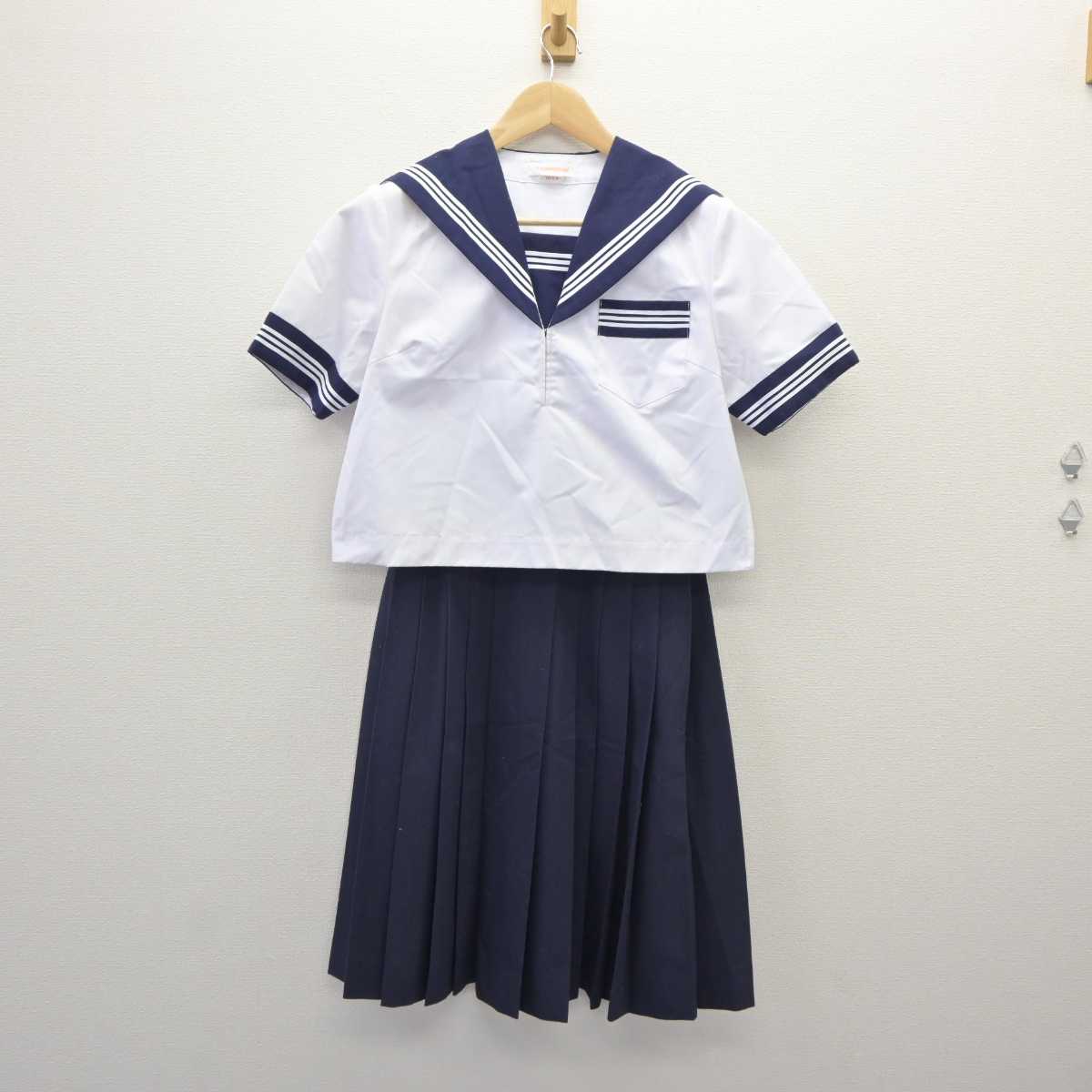 【中古】茨城県 常澄中学校 女子制服 3点 (セーラー服・スカート) sf060756