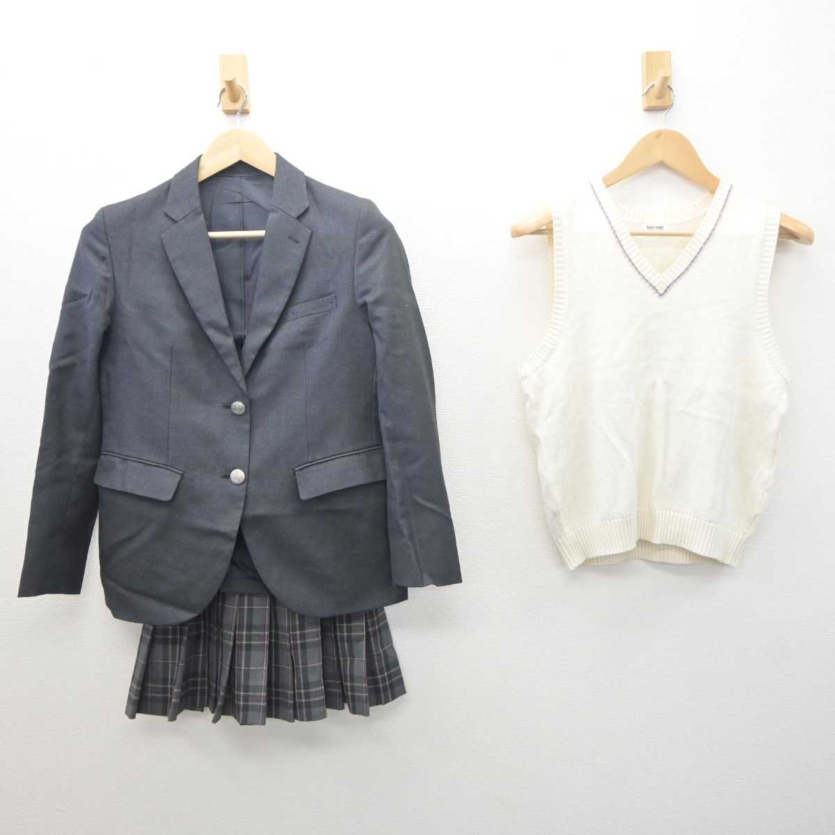 【中古】北海道 篠路西中学校 女子制服 3点 (ブレザー・ニットベスト・スカート) sf061379