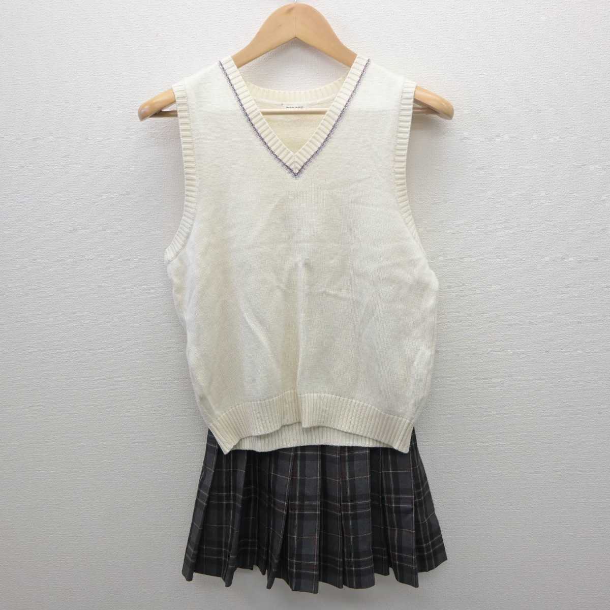 【中古】北海道 篠路西中学校 女子制服 3点 (ブレザー・ニットベスト・スカート) sf061379