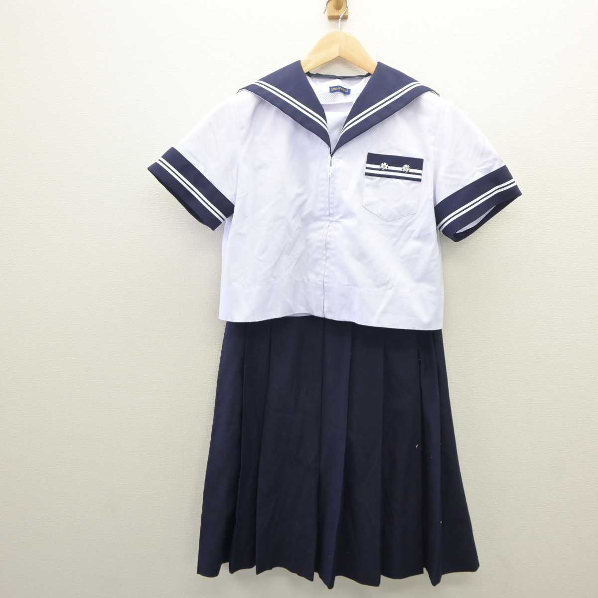 【中古】山梨県 春日居中学校 女子制服 3点 (セーラー服・スカート) sf062204