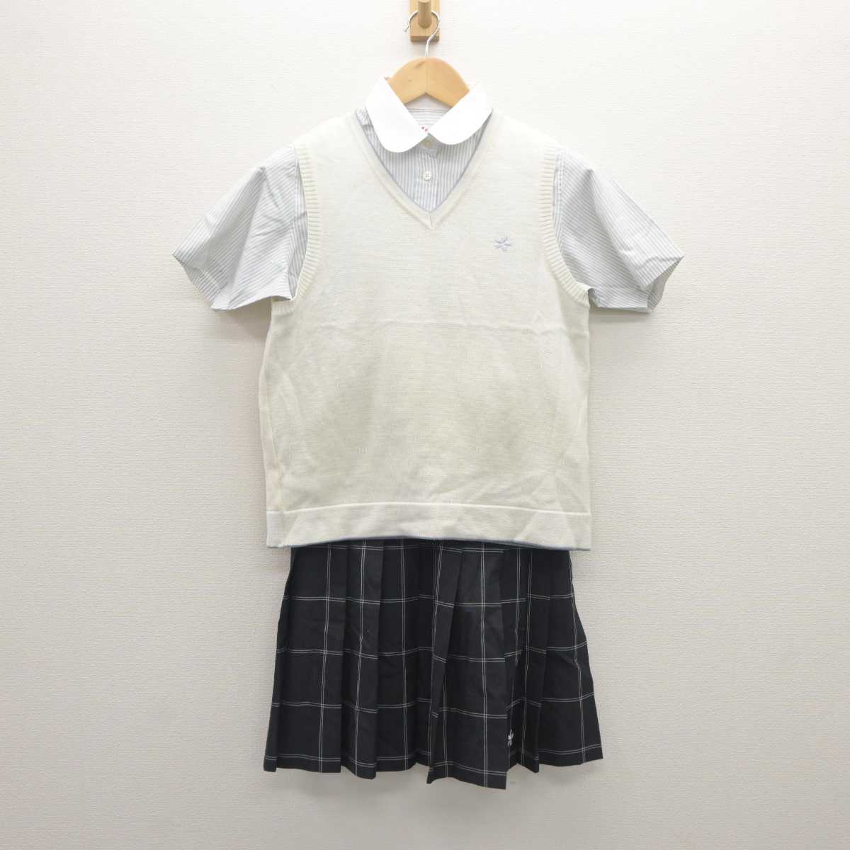 【中古】鹿児島県 明桜館高等学校 女子制服 3点 (ニットベスト・シャツ・スカート) sf062606