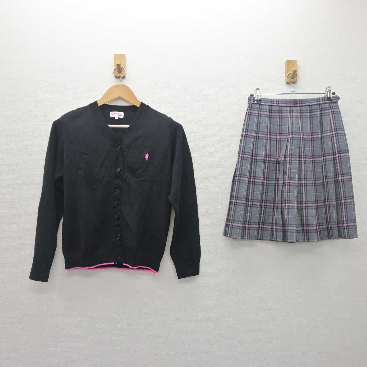 【中古】 クラーク記念国際高等学校 女子制服 5点 (ブレザー・ニット・スカート) sf062616