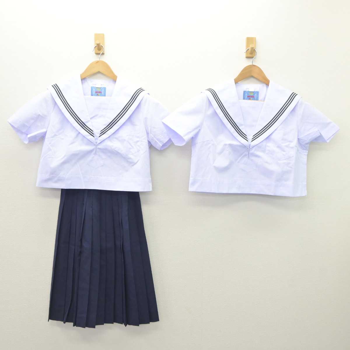 【中古】岐阜県 日新中学校 女子制服 3点 (セーラー服・スカート) sf062748