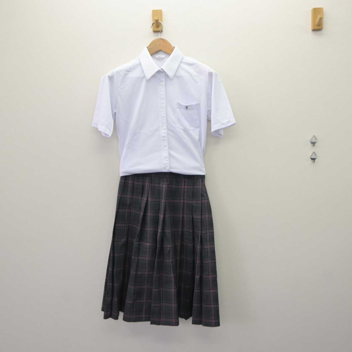 【中古】茨城県 江戸川学園取手小学校 女子制服 3点 (シャツ・スカート) sf063105