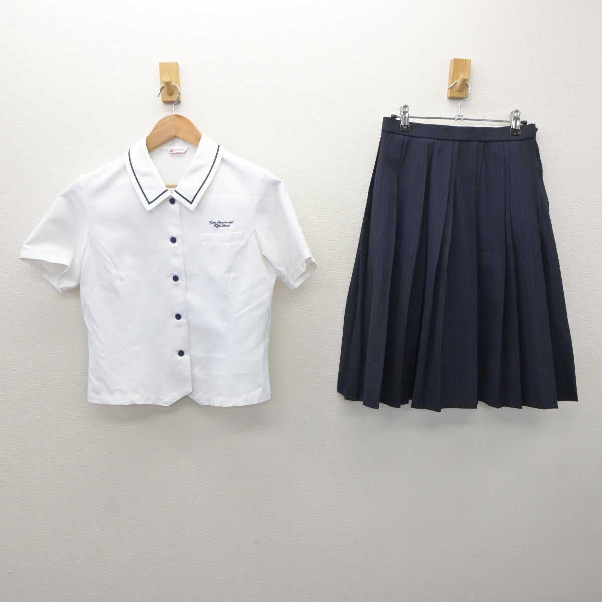 【中古】広島県 呉商業高等学校 女子制服 2点 (シャツ・スカート) sf064165