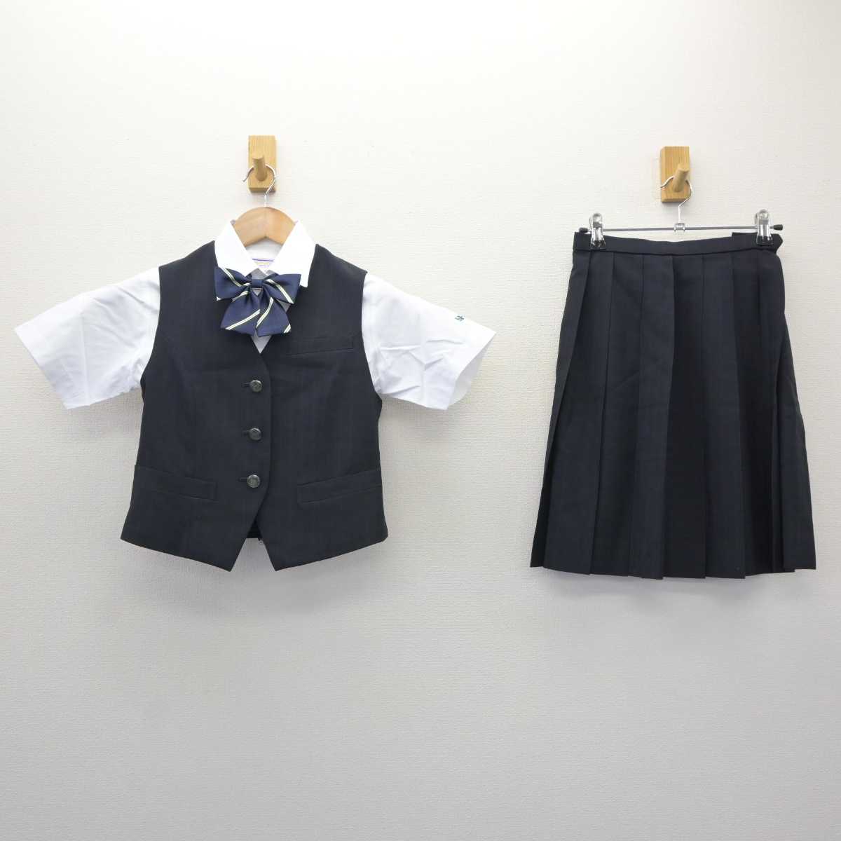 【中古】埼玉県 栄東中学・高等学校 女子制服 4点 (ベスト・シャツ・スカート) sf065130