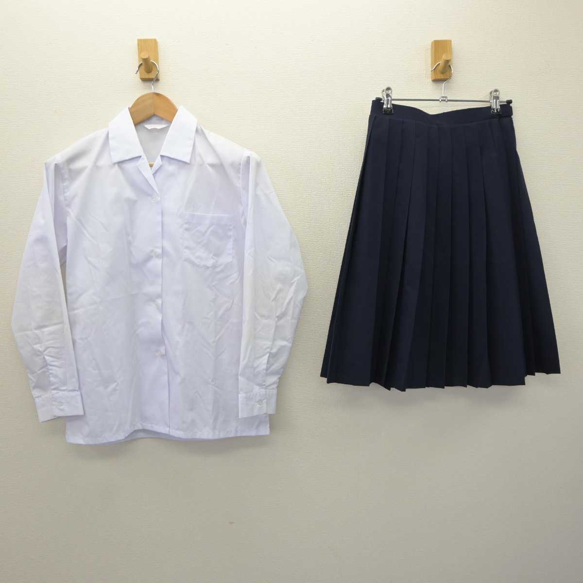 【中古】三重県 鈴鹿市立千代崎中学校 女子制服 2点 (シャツ・スカート) sf065537