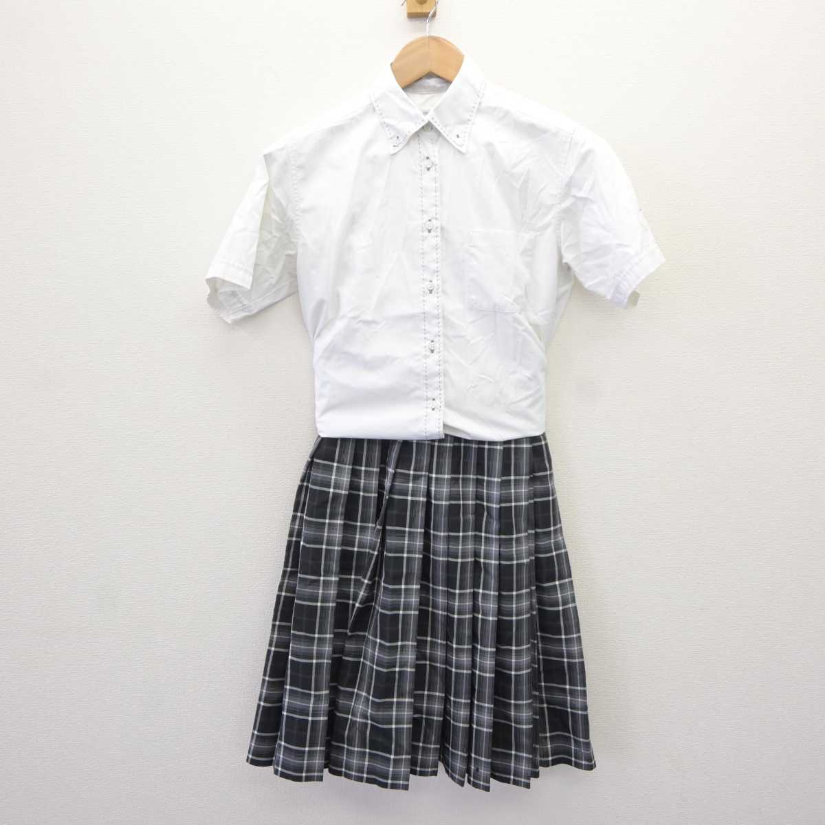 【中古】東京都 八王子中学校・高等学校 女子制服 3点 (ニットベスト・シャツ・スカート) sf065780