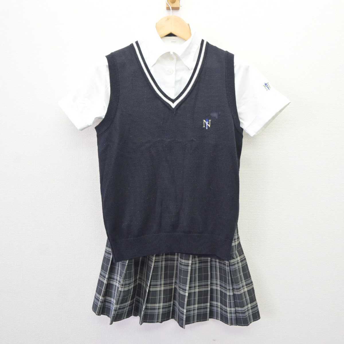 【中古】三重県 桜丘高等学校 女子制服 4点 (ニットベスト・シャツ・スカート) sf065859