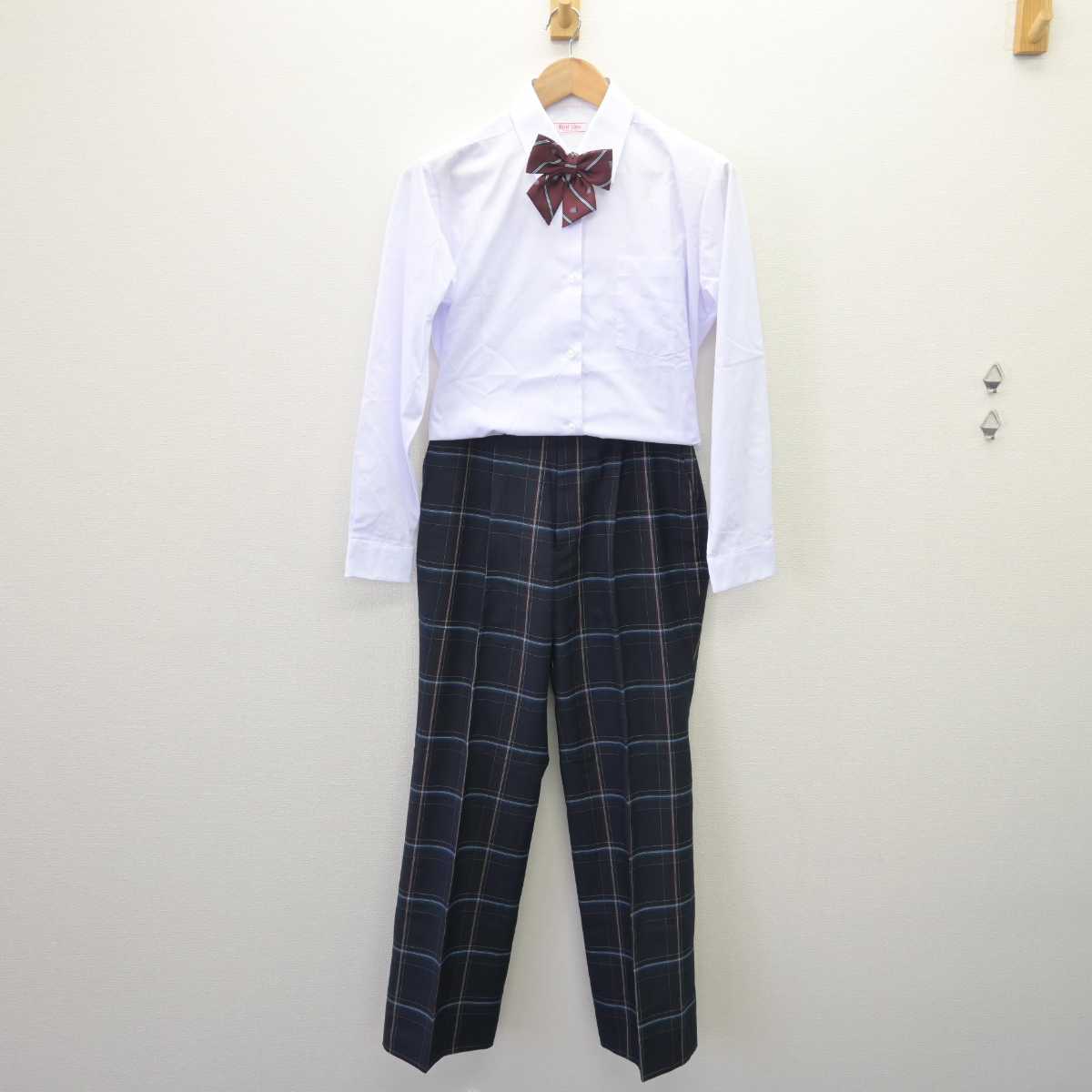 【中古】神奈川県 生麦中学校 女子制服 4点 (ブレザー・シャツ・ズボン) sf066399