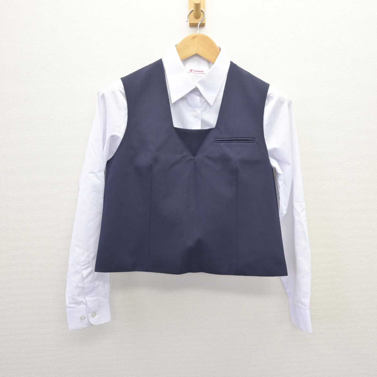 【中古】北海道 白石中学校 女子制服 2点 (ベスト・シャツ) sf066448