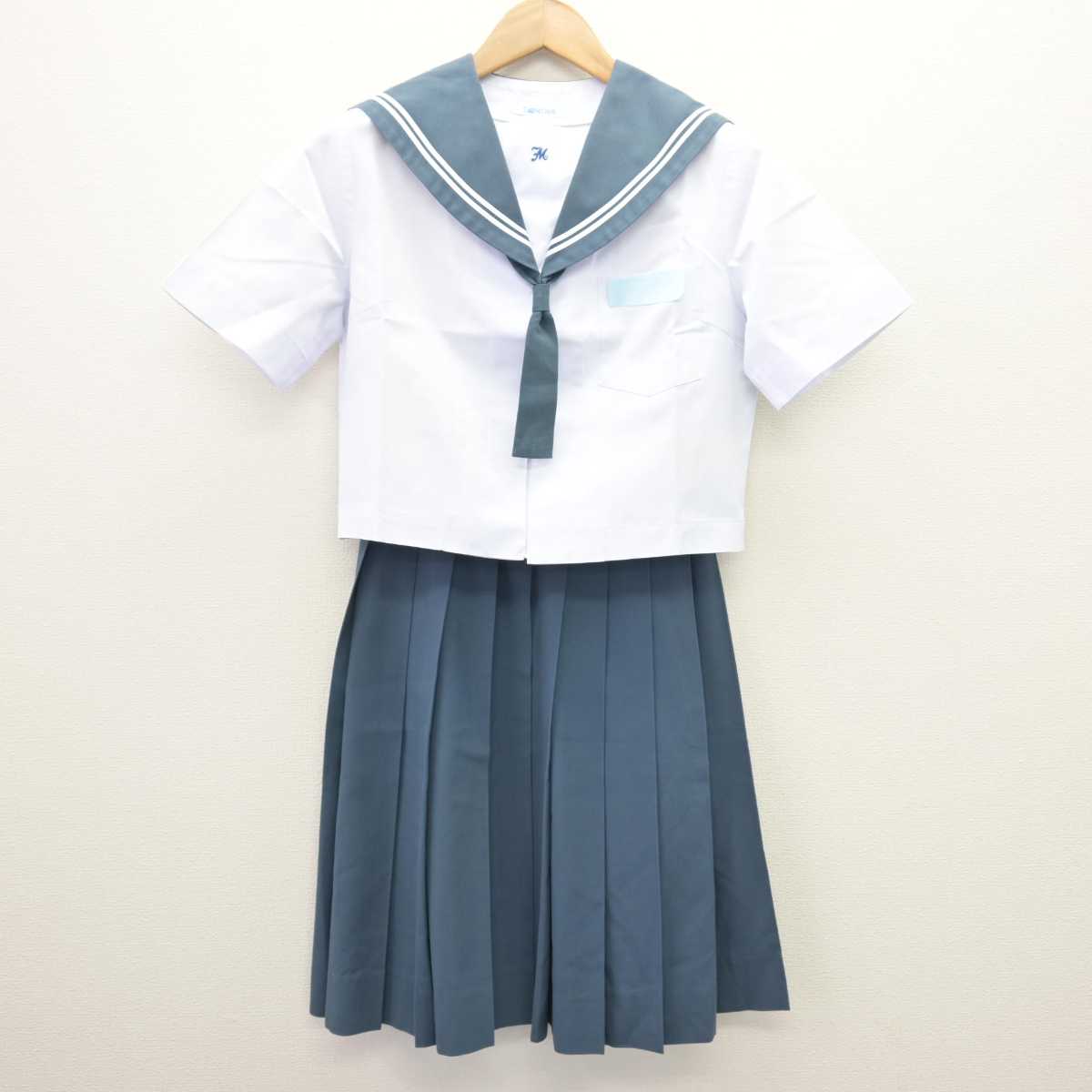 【中古】大分県 緑ヶ丘中学校 女子制服 2点 (セーラー服・スカート) sf069024