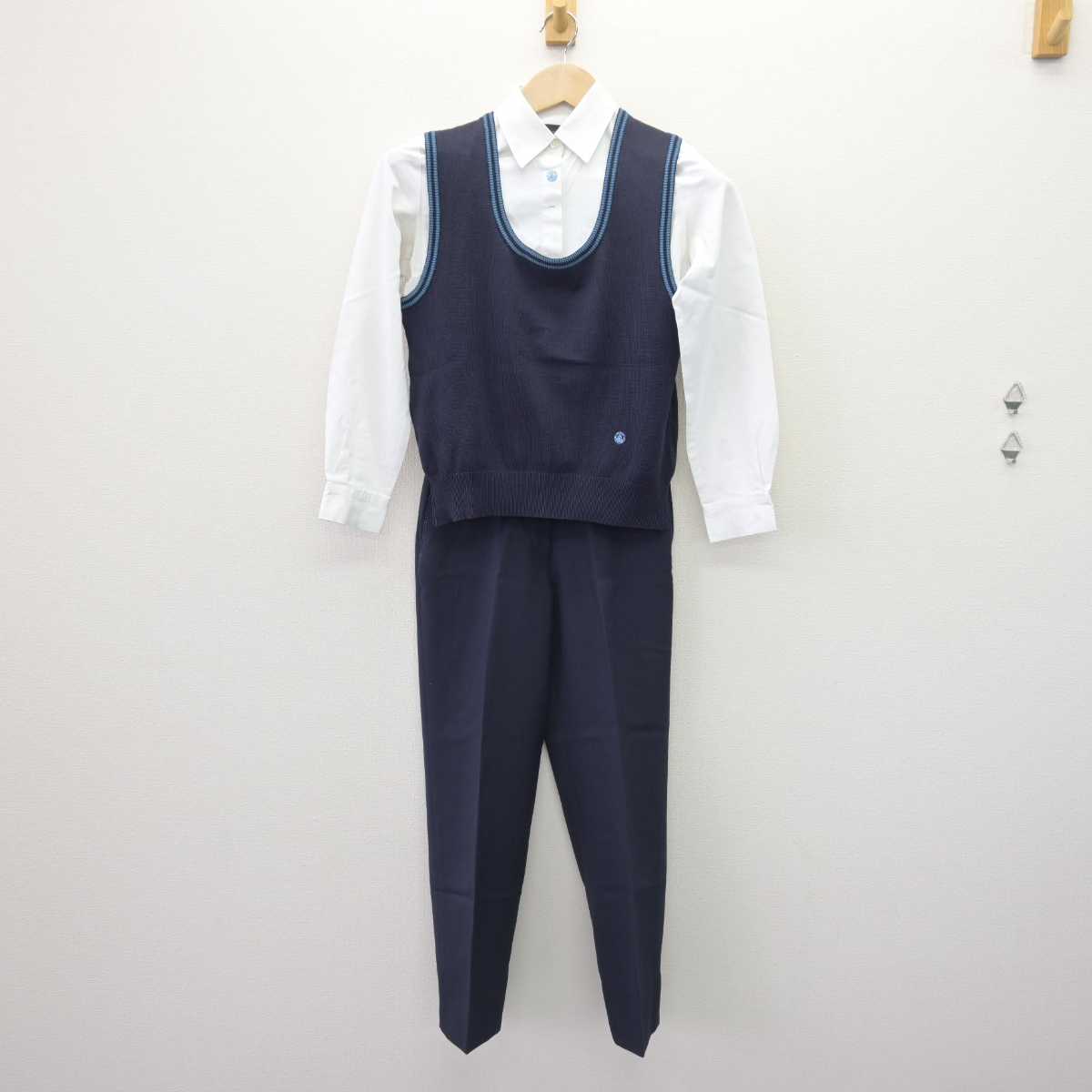 【中古】広島県 広島女学院中学高等学校 女子制服 5点 (ブレザー・ニットベスト・シャツ・ズボン) sf069149