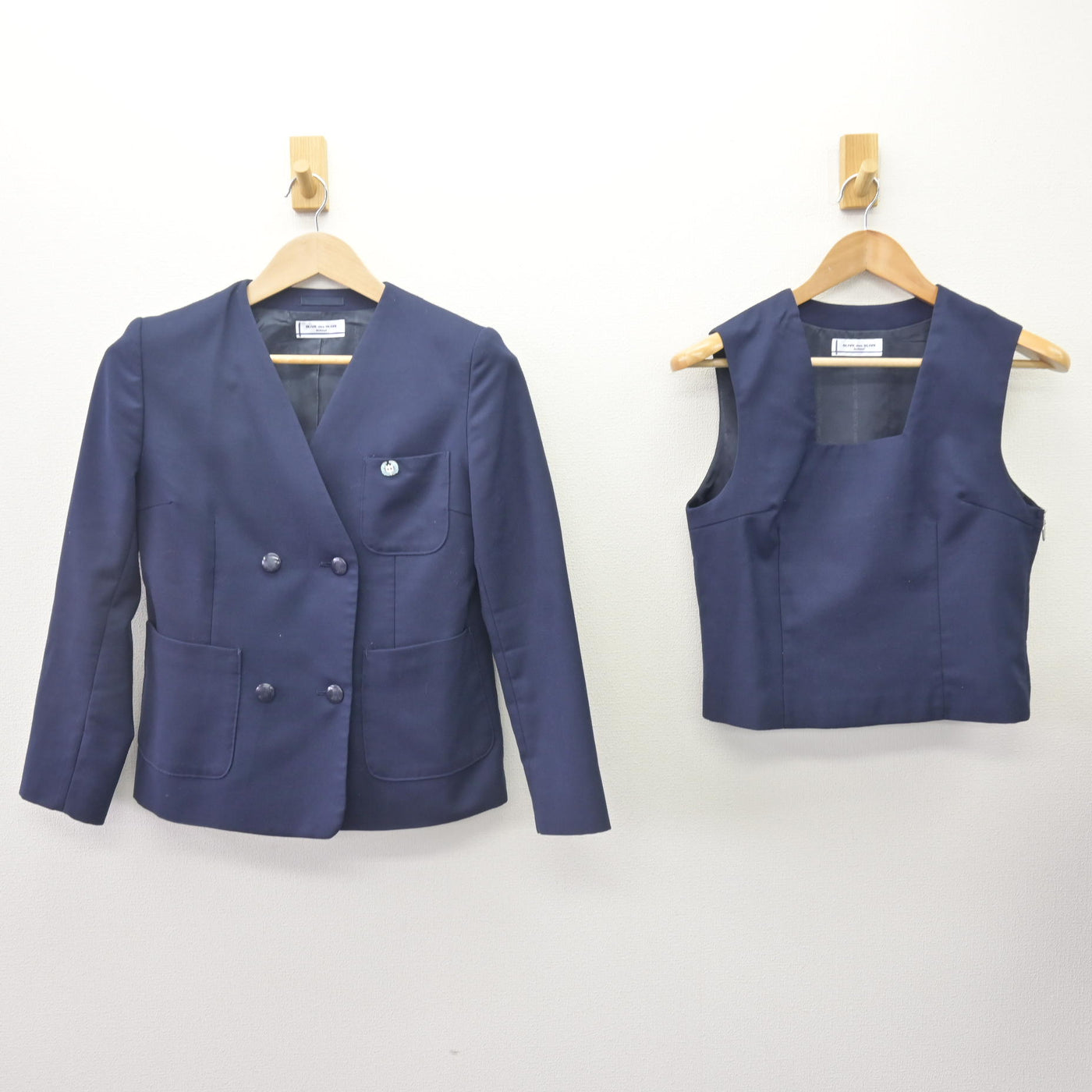 【中古】埼玉県 さいたま市立岸中学校 女子制服 4点 (ブレザー・ベスト・スカート) sf069603