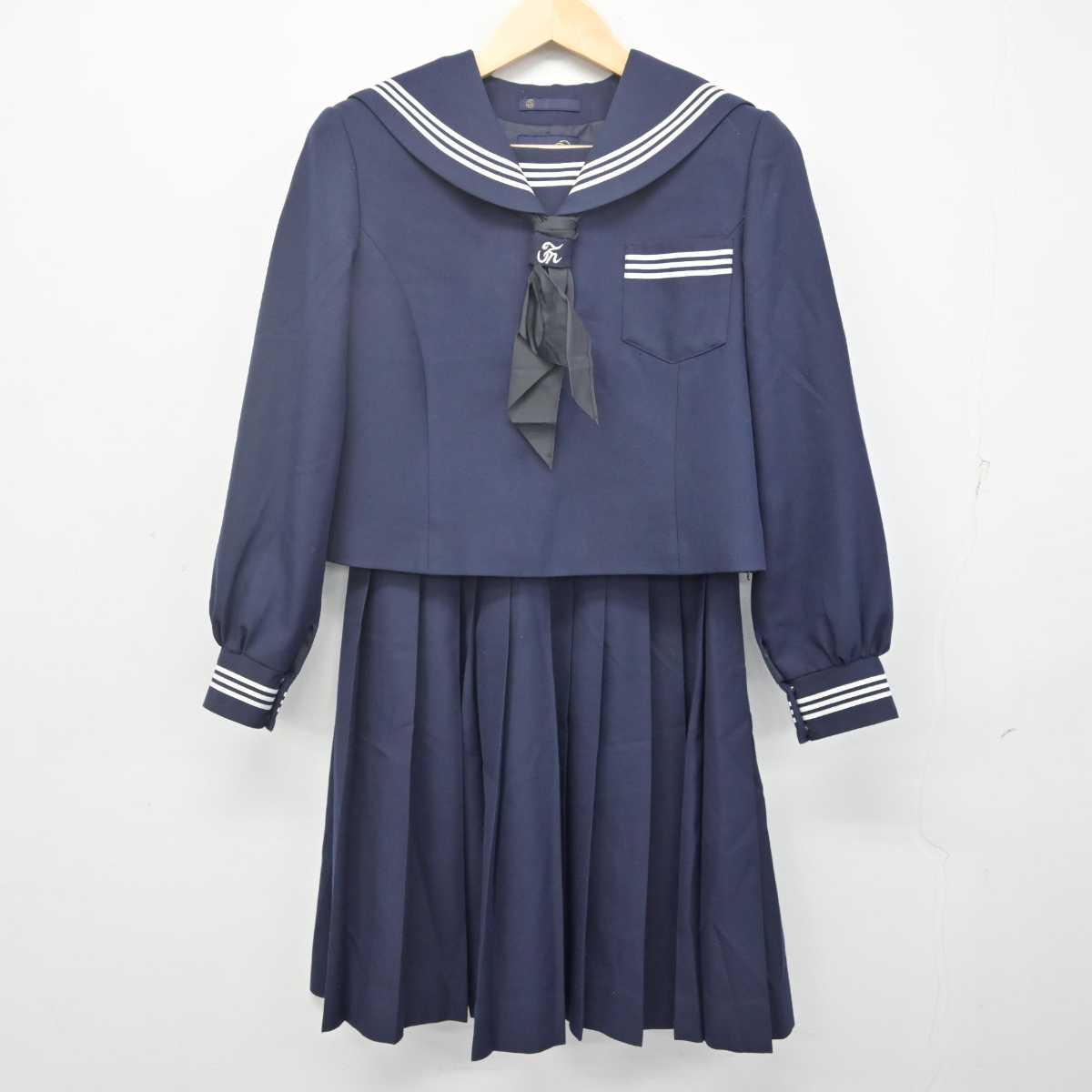 【中古】山形県 鶴岡市立第二中学校 女子制服 3点 (セーラー服・スカート) sf070267