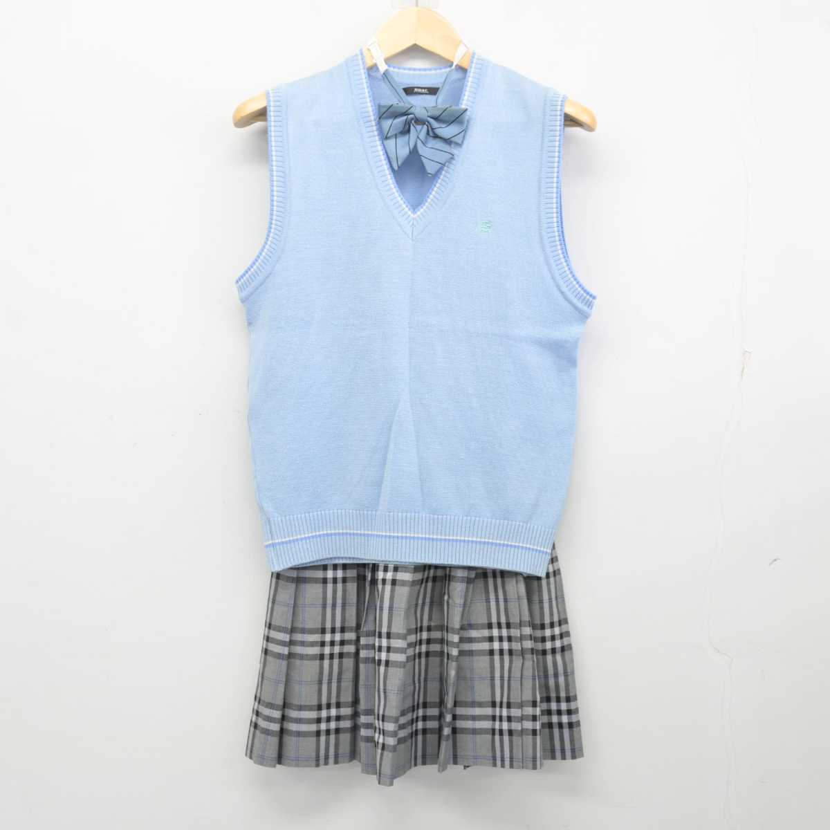 【中古】千葉県 志学館高等部 女子制服 3点 (ニットベスト・スカート) sf070285