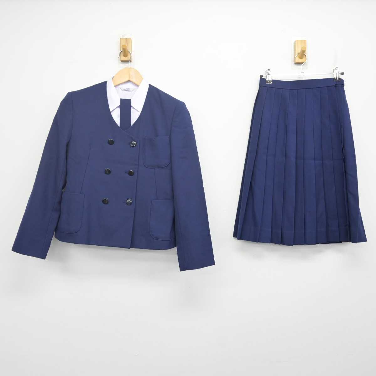 【中古】青森県 八戸北高等学校 女子制服 4点 (ブレザー・シャツ・スカート) sf070530