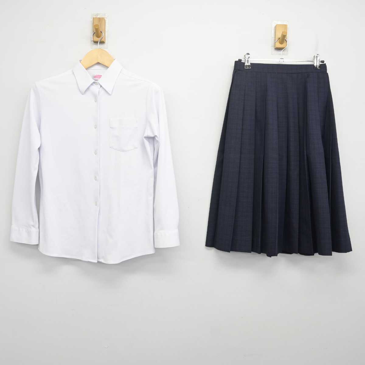 【中古】福岡県 福岡市内中学標準服 女子制服 2点 (シャツ・スカート) sf070537