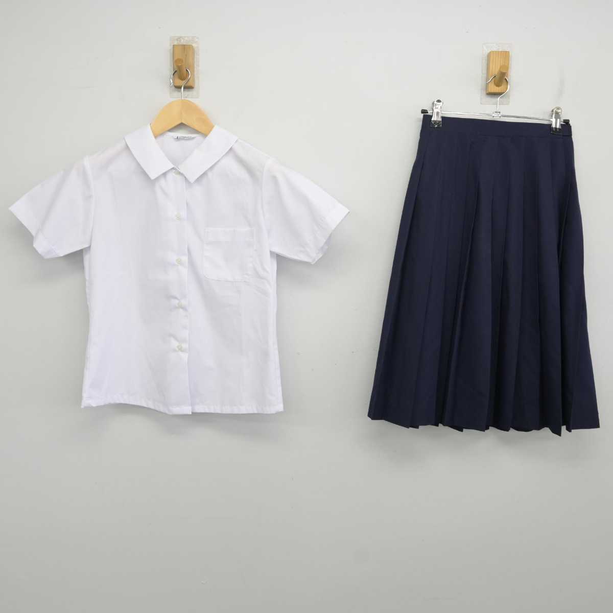 【中古】茨城県 常陸大宮市立第二中学校 女子制服 2点 (シャツ・スカート) sf070689