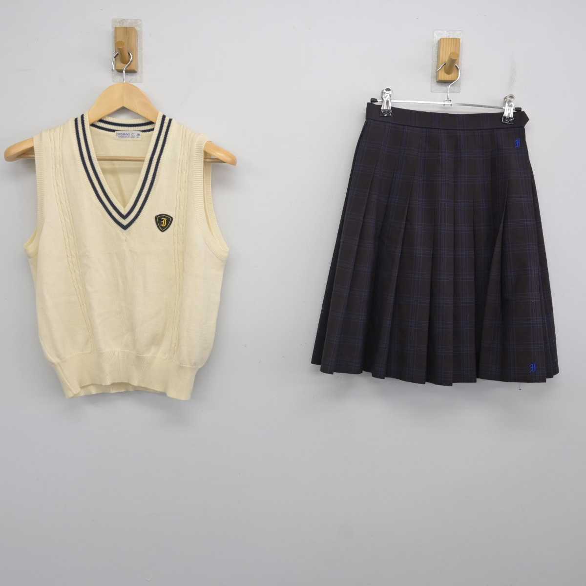 【中古】愛知県 岩倉総合高等学校 女子制服 2点 (ニットベスト・スカート) sf070861