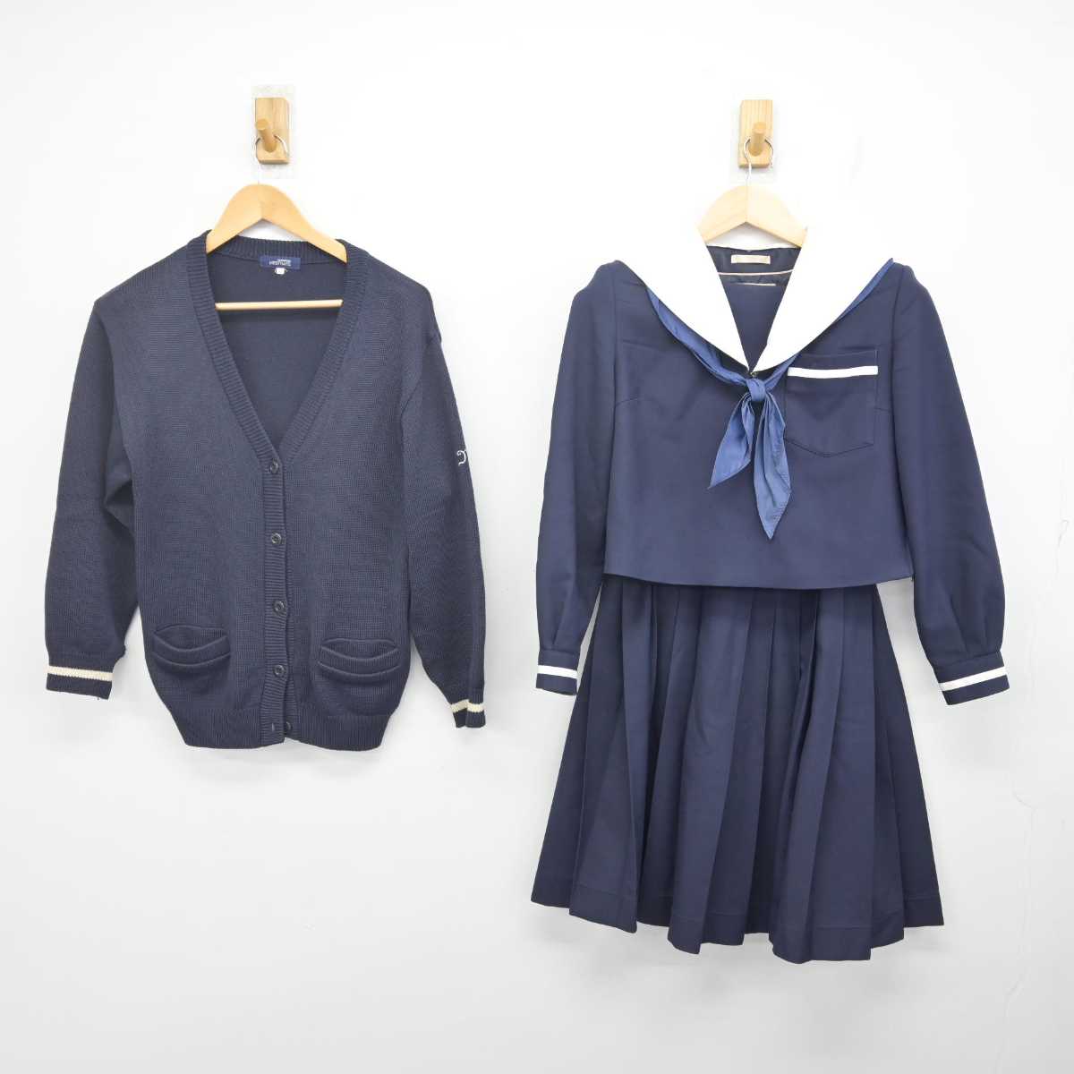 【中古】大分県 大分舞鶴高等学校 女子制服 4点 (セーラー服・ニット・スカート) sf070976