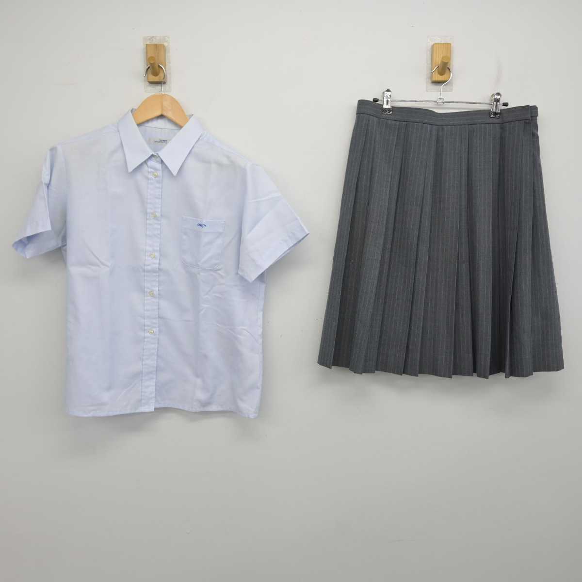 【中古】兵庫県 六甲アイランド高等学校 女子制服 2点 (シャツ・スカート) sf071013