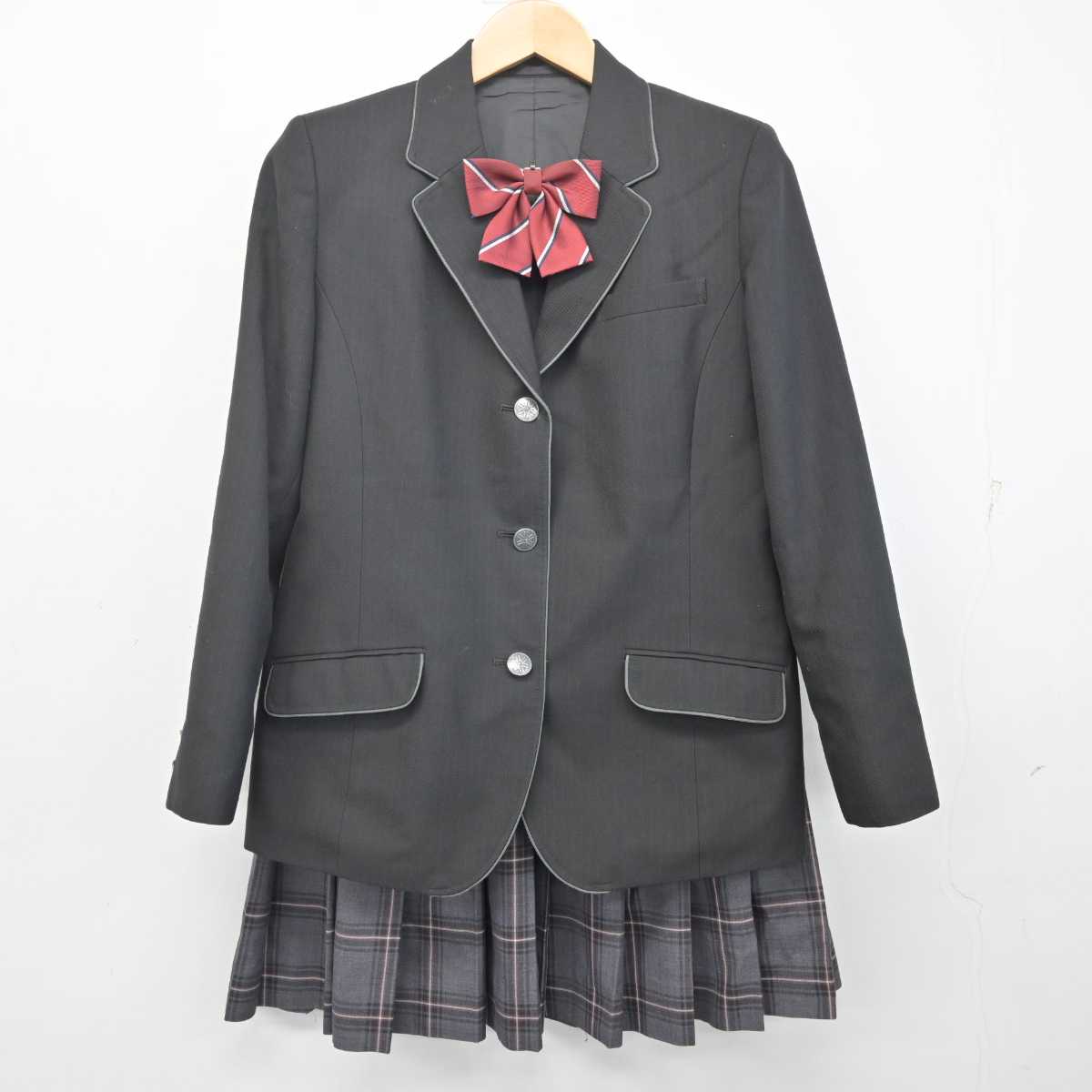 【中古】北海道 札幌新川高等学校 女子制服 4点 (ブレザー・ニット・スカート) sf071149