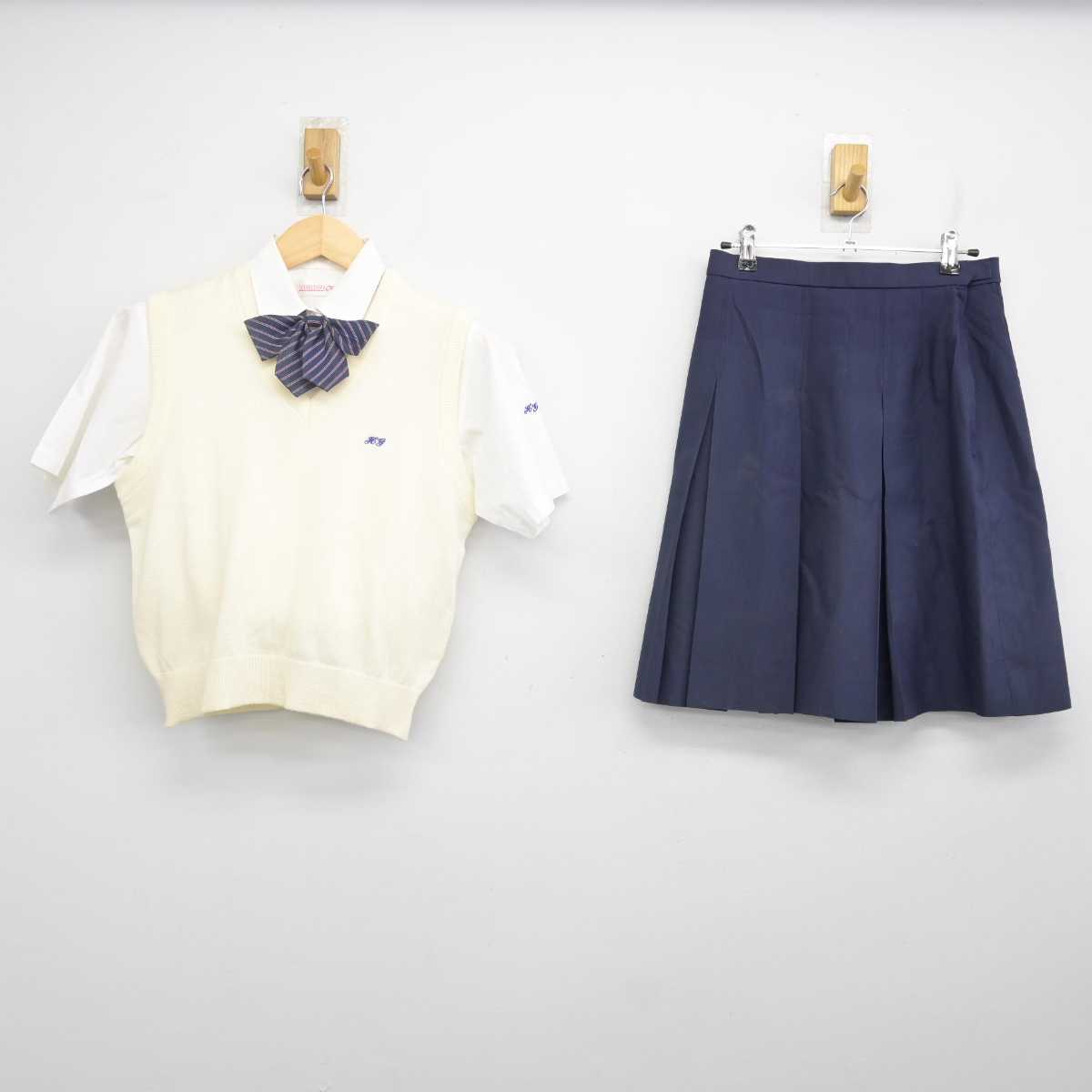 【中古】神奈川県 平塚学園高等学校 女子制服 4点 (ニットベスト・シャツ・スカート) sf071375