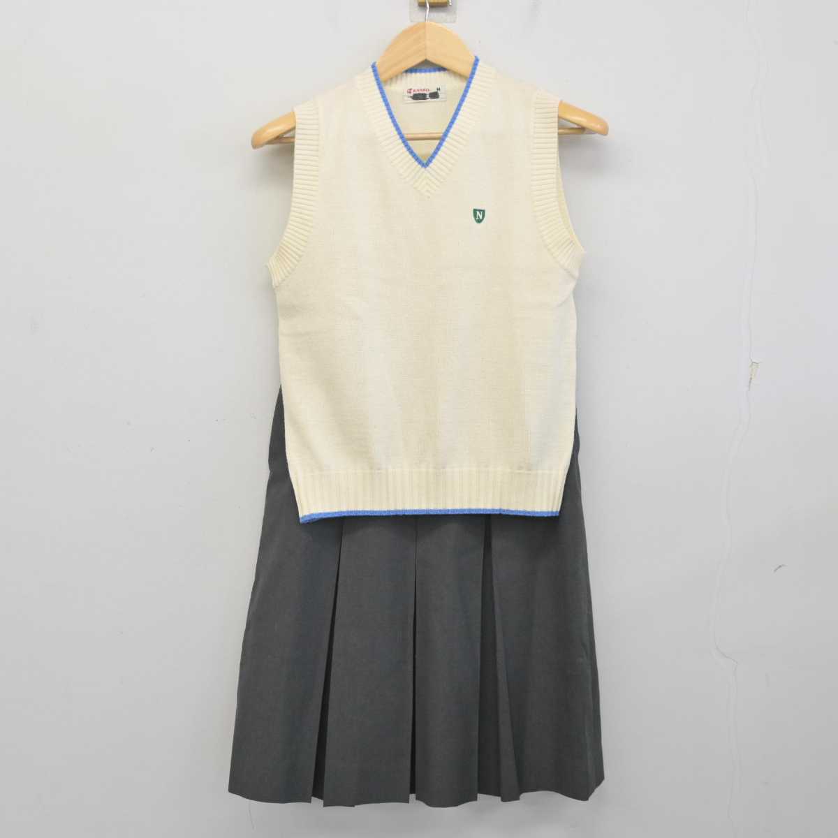 【中古】静岡県 中郷中学校 女子制服 2点 (ニットベスト・スカート) sf071569