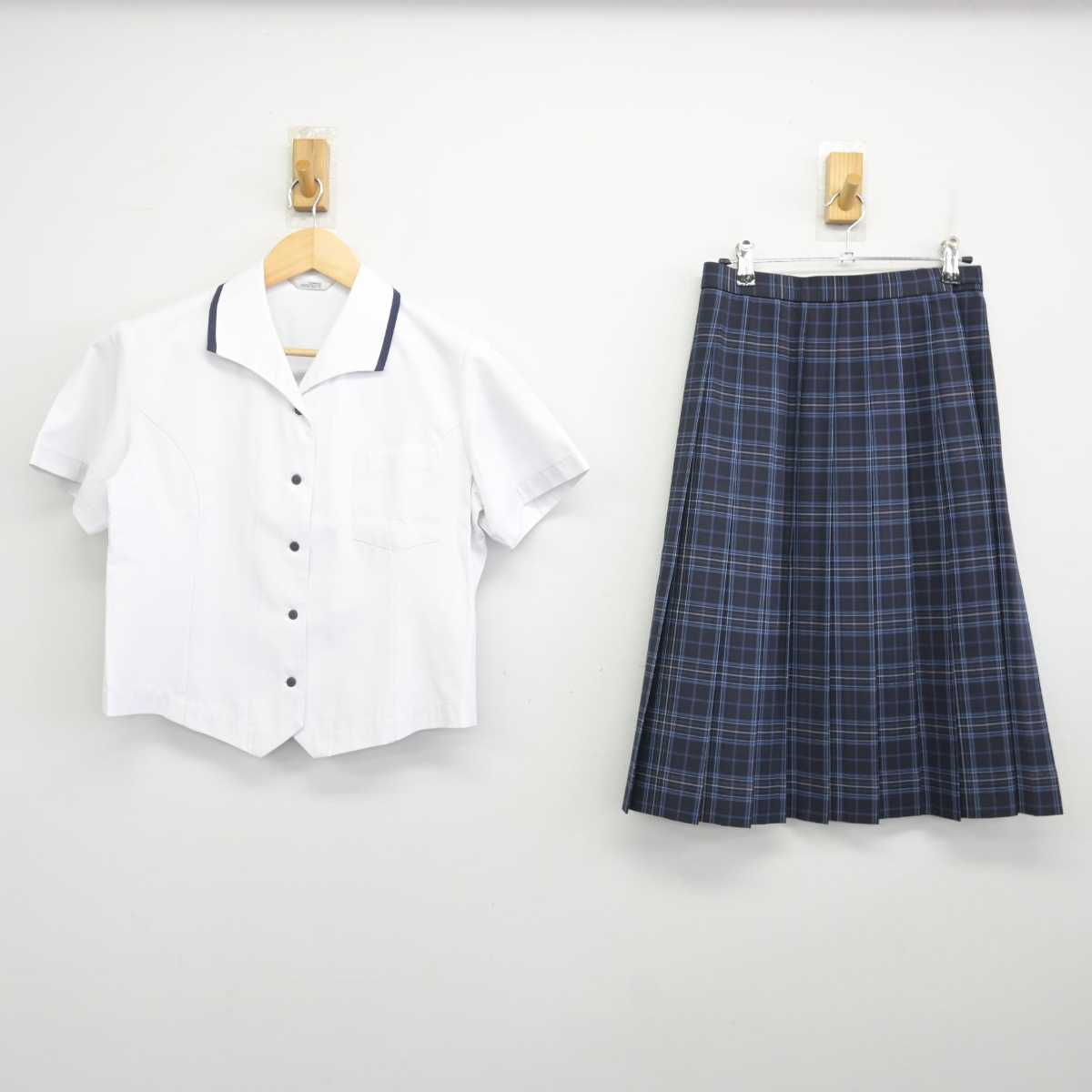 【中古】愛媛県 三津浜中学校 女子制服 3点 (シャツ・スカート) sf071607