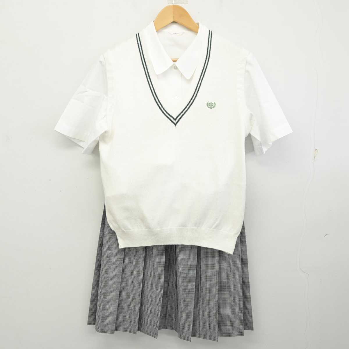 【中古】東京都 落合第二中学校 女子制服 3点 (ニットベスト・シャツ・スカート) sf071716